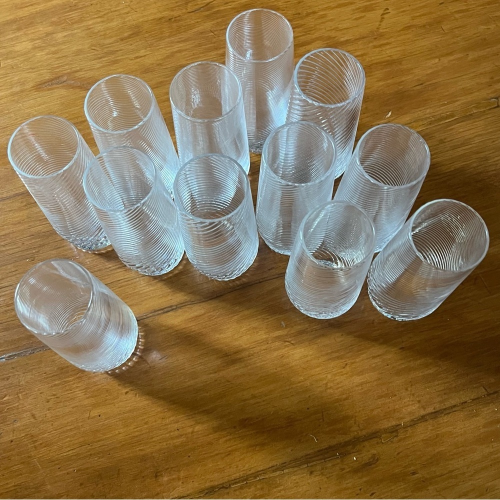 Vintage Set of 12 Optical Swirl Liqueur Glasses - Picture 2 of 6